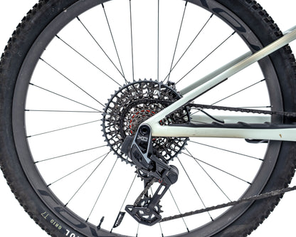 [Pre-Owned] 2025 Specialized Epic 8 Pro Evo - Size L