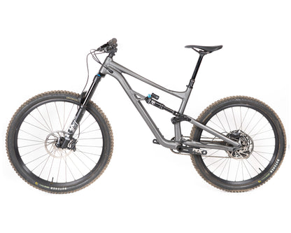 [D&R Pre-Owned] 2022 Specialized Status 160 - Smk/Arctblu S4