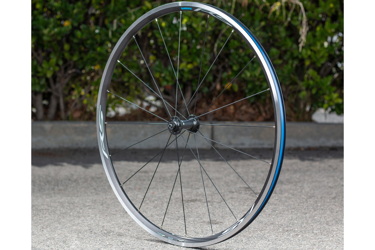 Shimano WH-RS100 rim brake wheelset w/opkge