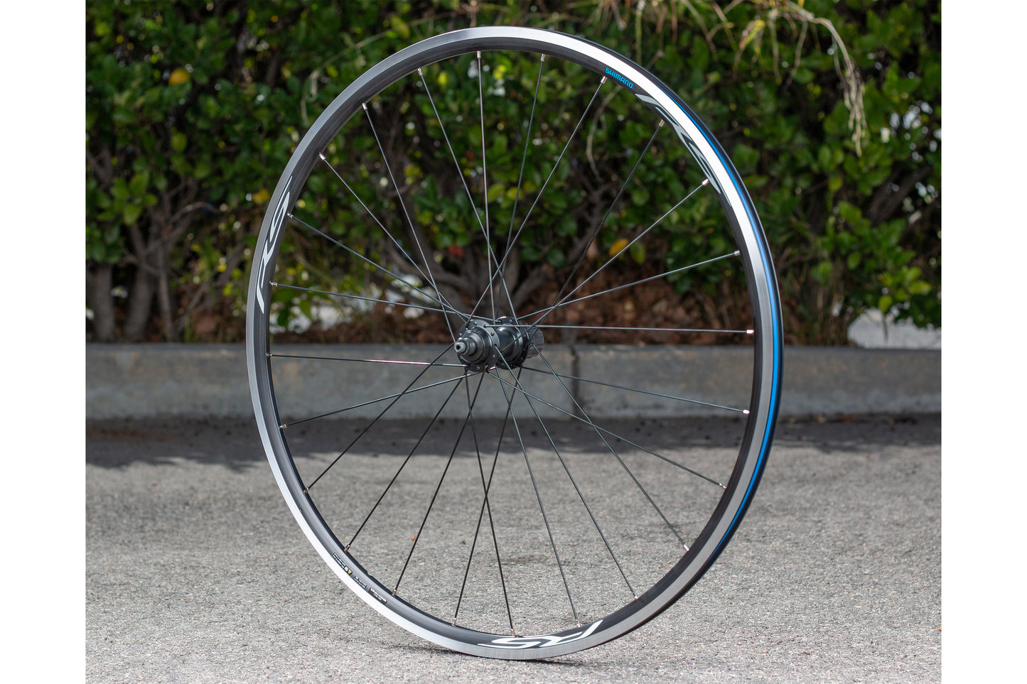 Shimano WH-RS100 rim brake wheelset w/opkge