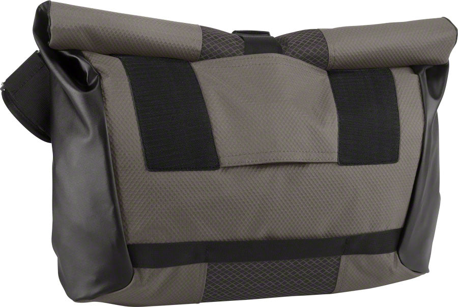 timbuk2 especial claro messenger bag the Especial Stash Messenger Bag is your defense against the war on inclement weather Timbuk2 Especial Claro