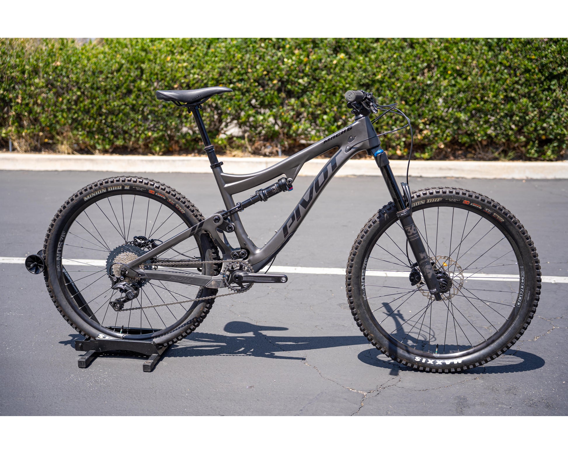 2019 Pivot Mach Carbon Race XT Sil MD – Incycle Bicycles